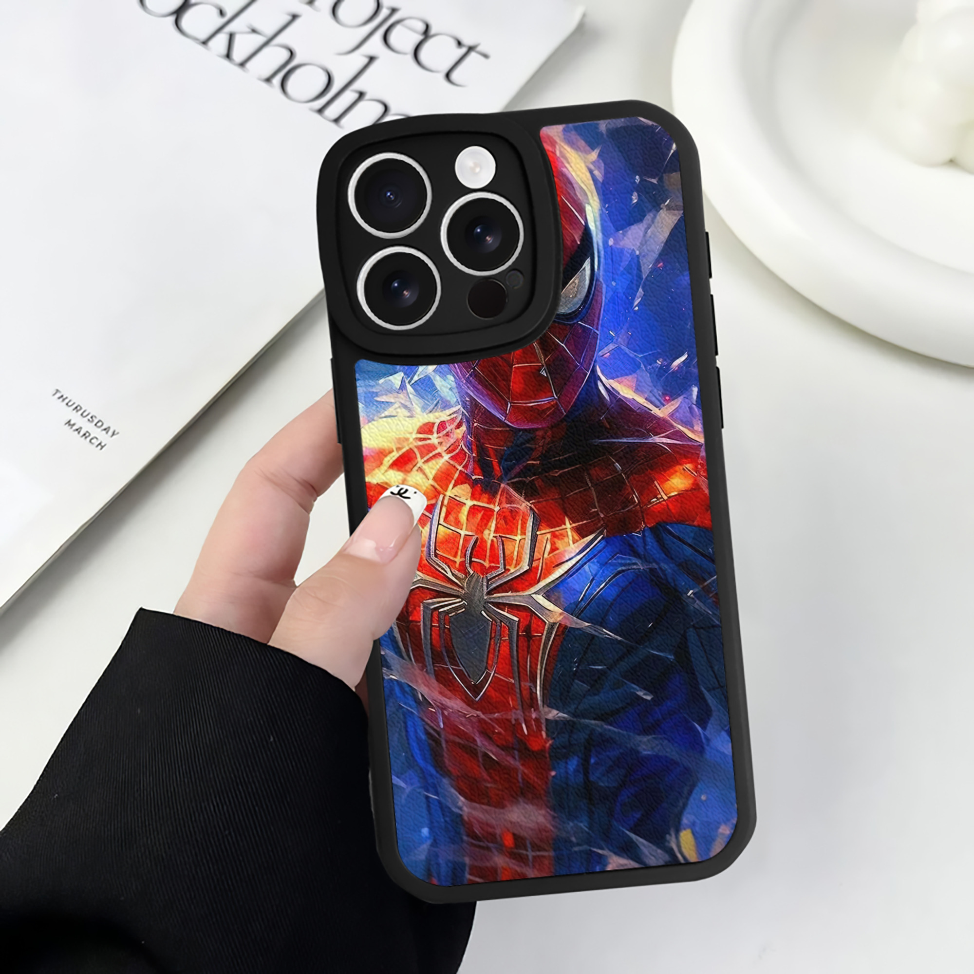 Spider Man スパイダーマン 【iPhone 16シリーズ対応】シリコンスマホケース（レザー調） 材質：シリコン